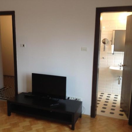 Central Studio Across From Intercontinental Bucureşti Ngoại thất bức ảnh