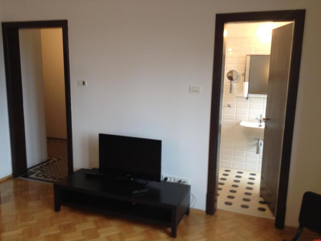 Central Studio Across From Intercontinental Bucureşti Ngoại thất bức ảnh