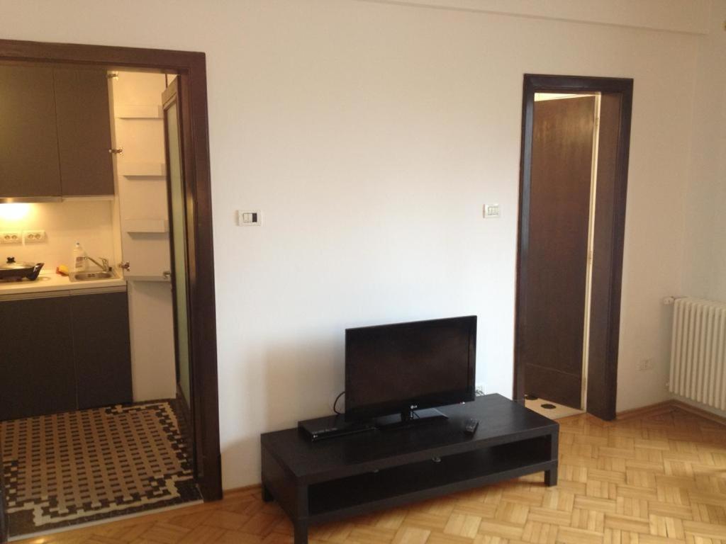 Central Studio Across From Intercontinental Bucureşti Ngoại thất bức ảnh