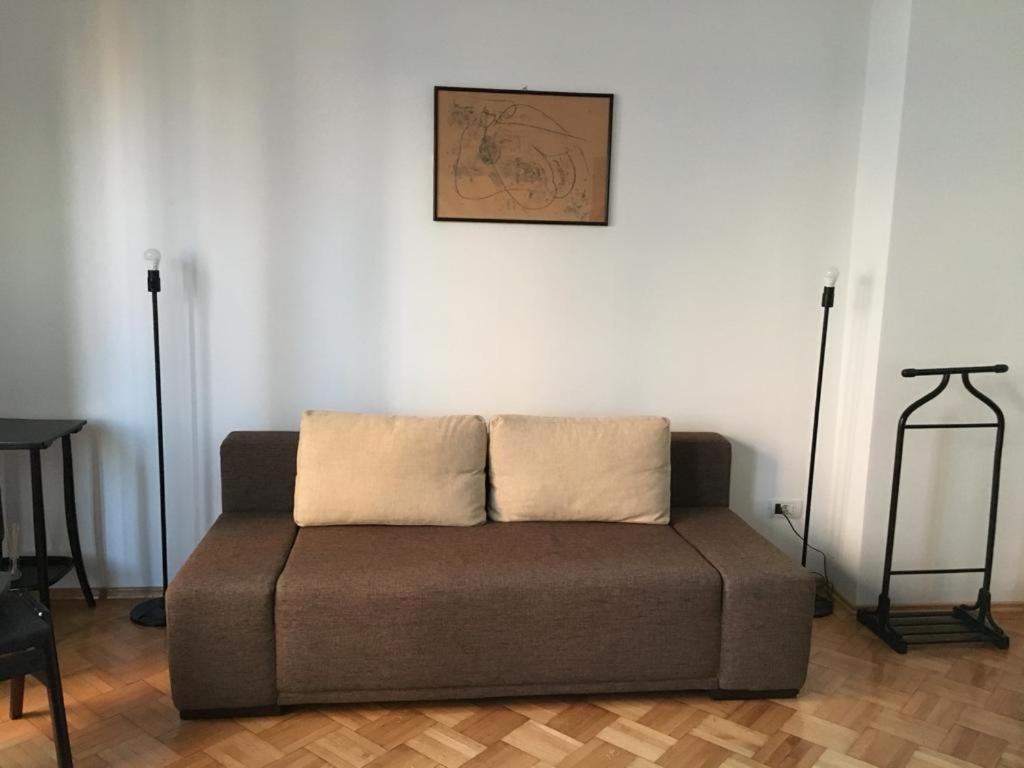 Central Studio Across From Intercontinental Bucureşti Ngoại thất bức ảnh